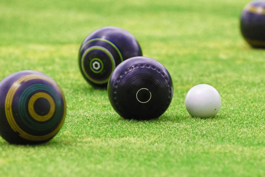 Orbost club receives new bowls